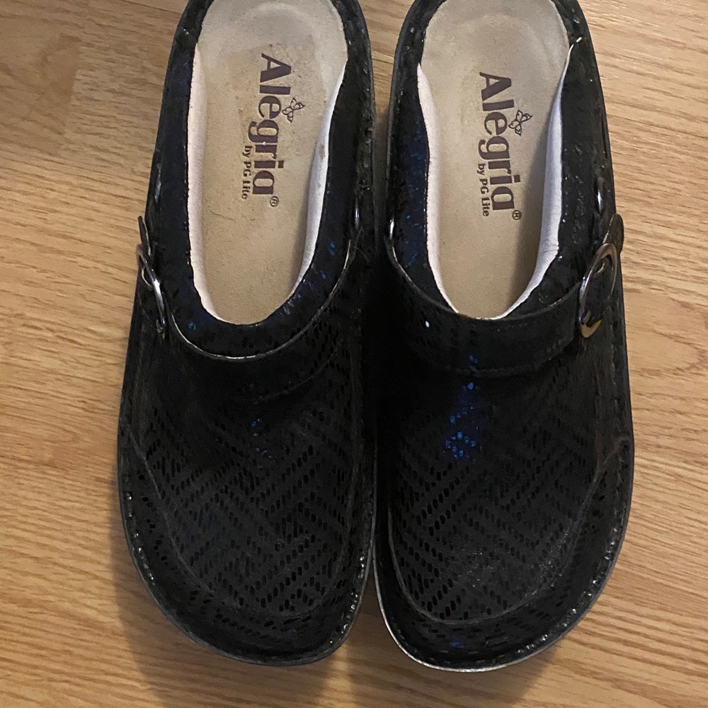 New Alegria women’s Black leather tooled clogs 38 EURO